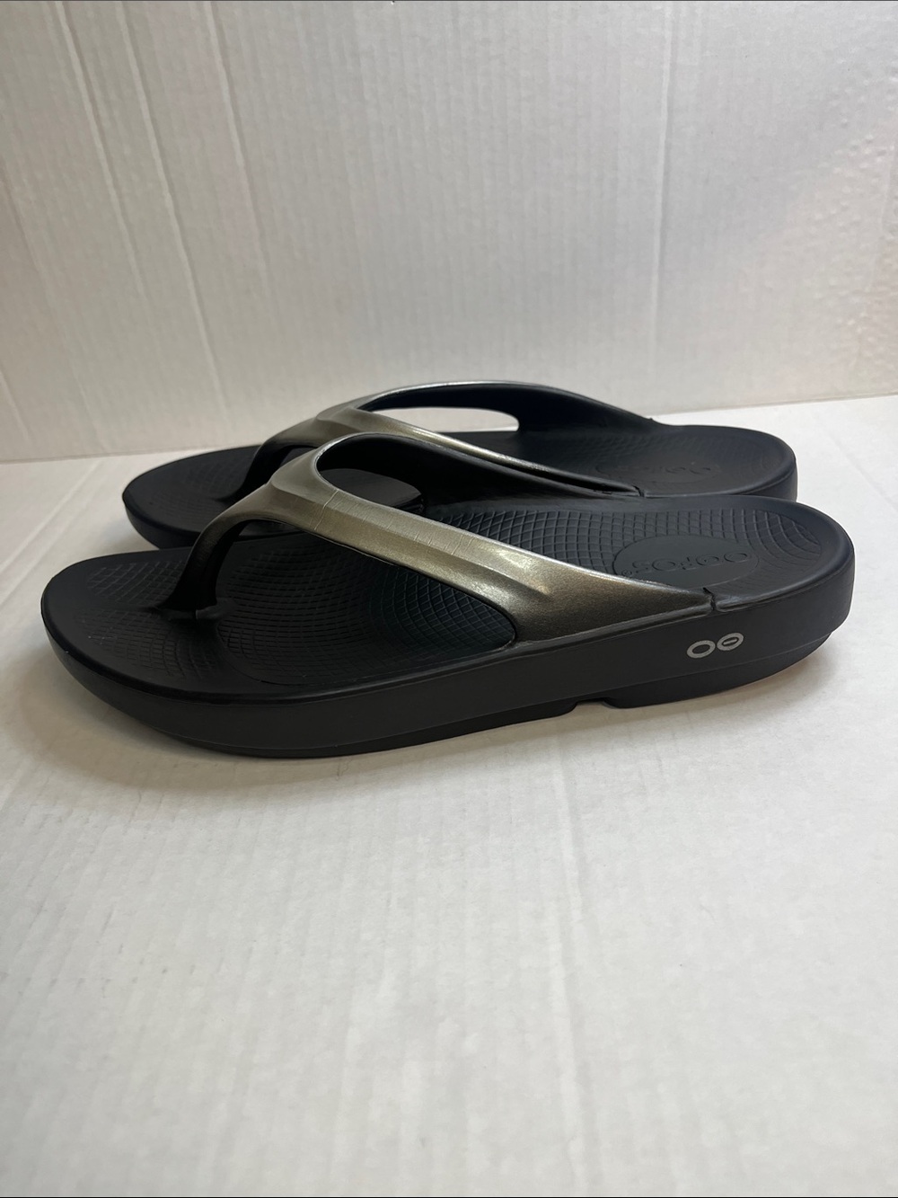 OOFOS Women's Black Flip Flop Sandals with Metallic Silver Straps - Picture 4 of 12